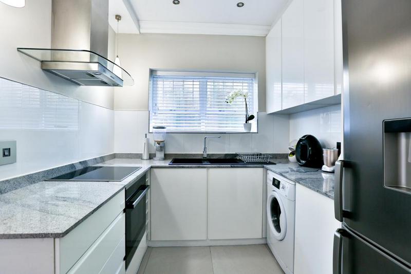 To Let 2 Bedroom Property for Rent in Sea Point Western Cape